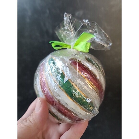 Candy cane Swirl Christmas Candle - Picture 7 of 10